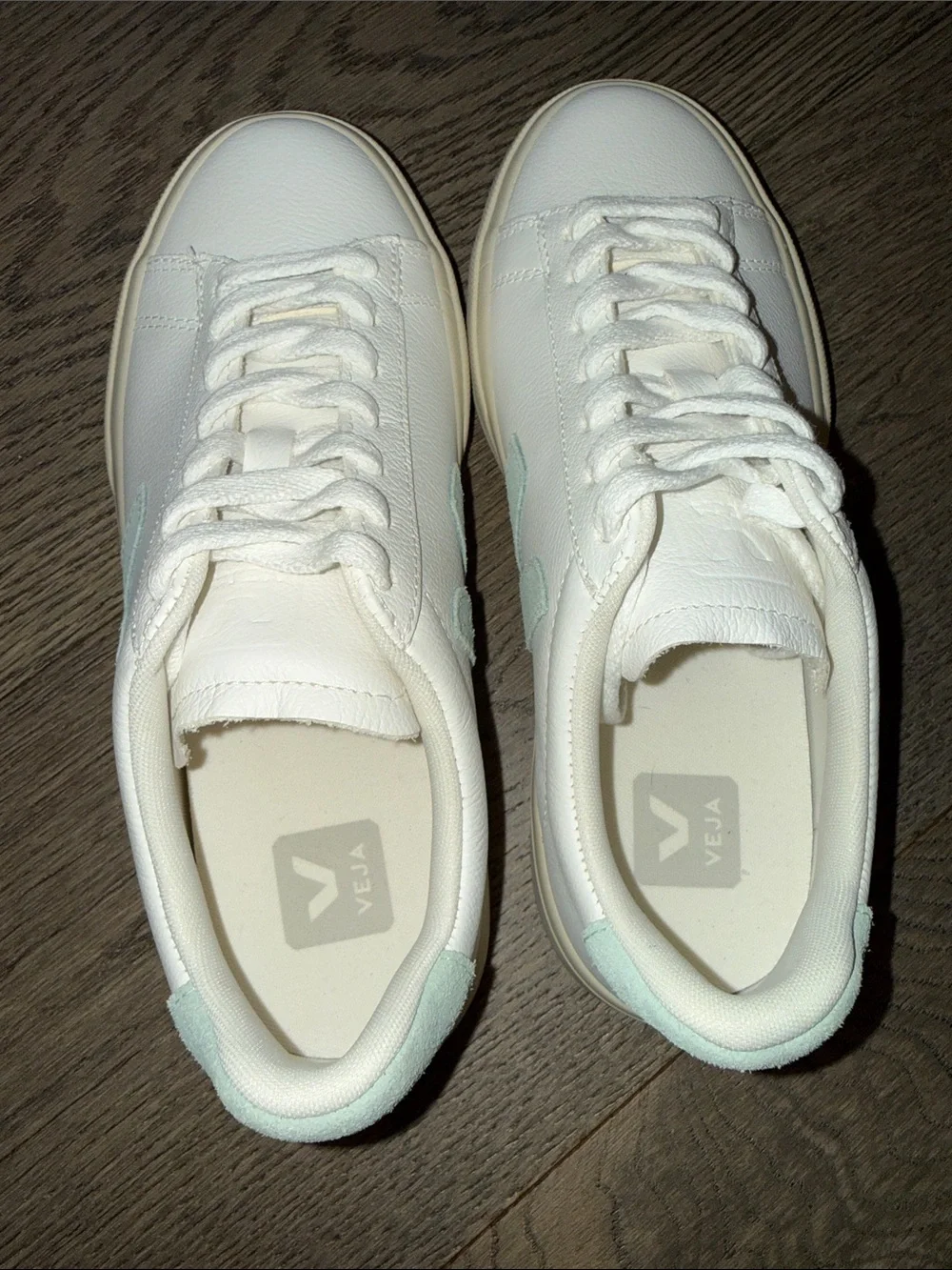 Like new Veja Campo Sneaker in Extra White & Matcha green, 38/7